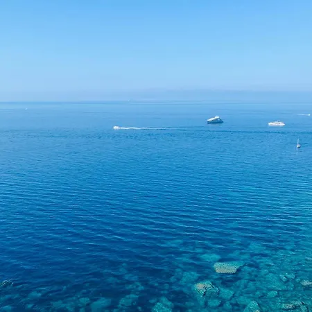 Charmante 2 Les Pieds Dans L'eau *