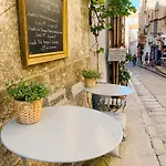 Charmante 2 Les Pieds Dans L'eau * Bonifacio (Corsica)