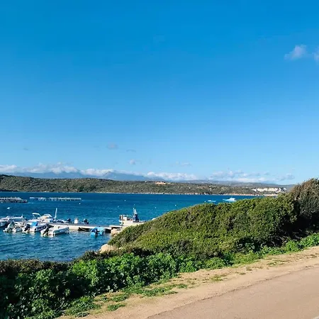 Charmante 2 Les Pieds Dans L'eau بونيفَسْيو